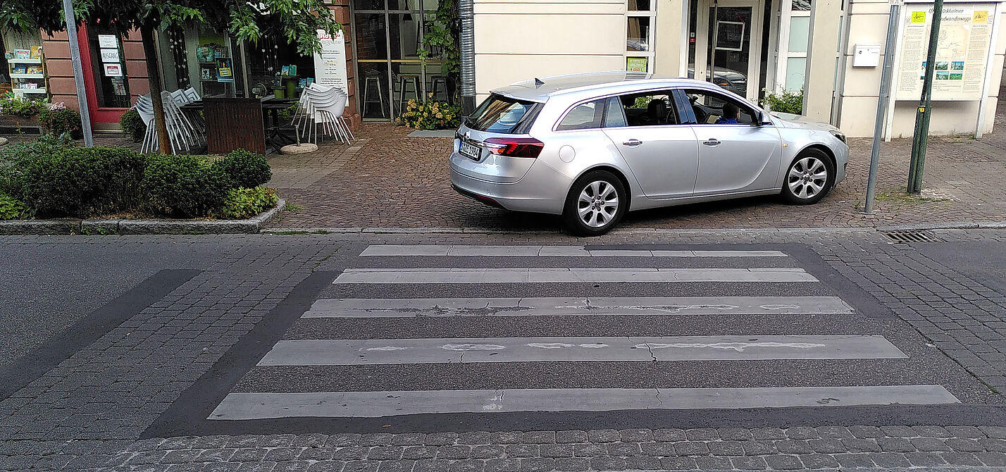 Falschparker an Fußgängerüberweg