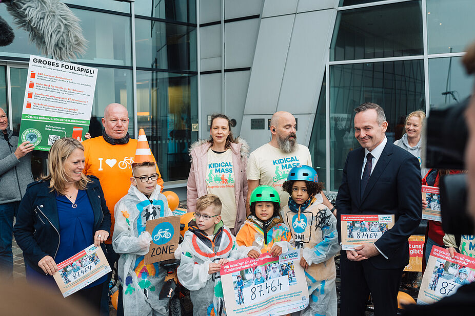 Petitionsübergabe am 13. Oktober 2022 für ein kinderfreundliches Straßenverkehrsgesetz an Bundesverkehrsminister Wissing